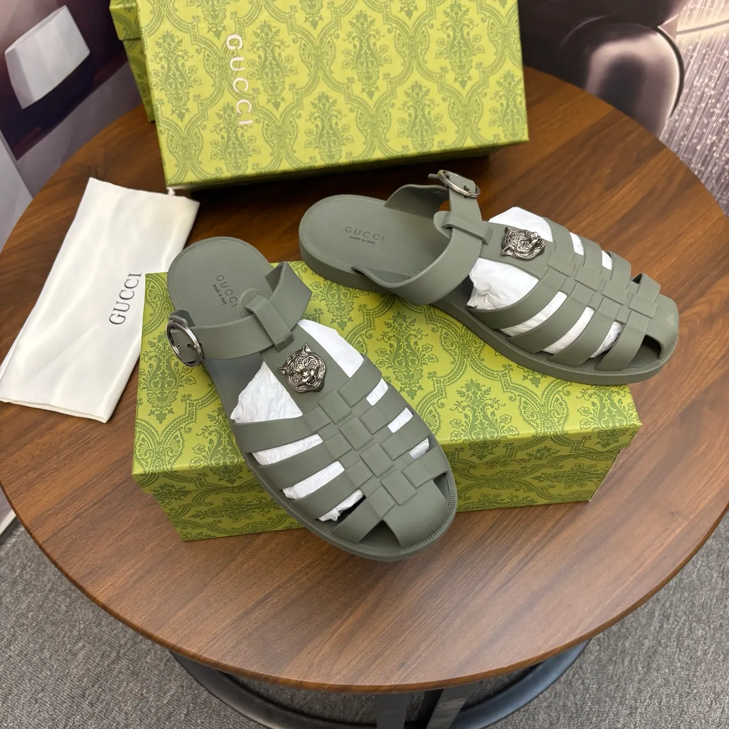 Men's shoes 260💰 [Gucci] Counter quality, top-quality original goods, real photos! Original TPU material, fine workmanship, comfortable; genuine 1:1 replica Size: 38 ~ 46